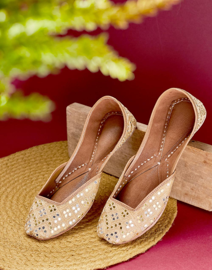 Women Jutti Embroidered