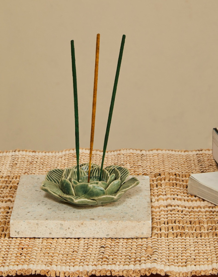  Flayam Trushita Incense Sticks With Incense Holder Set - Green